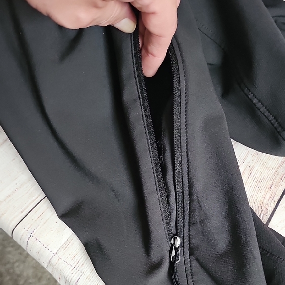 The North Face Men's Dark Gray Performance Jacket - Picture 6 of 6